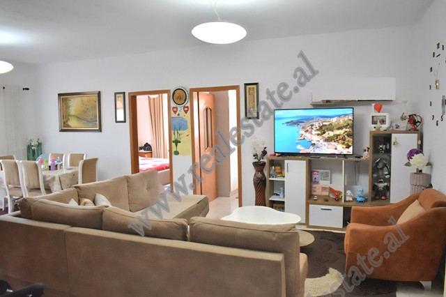 Apartament 2+1 ne shitje ne rrugen Muzaket prane Shkolles Qazim Turdiu ne Tirane.
Pozicionohet ne k